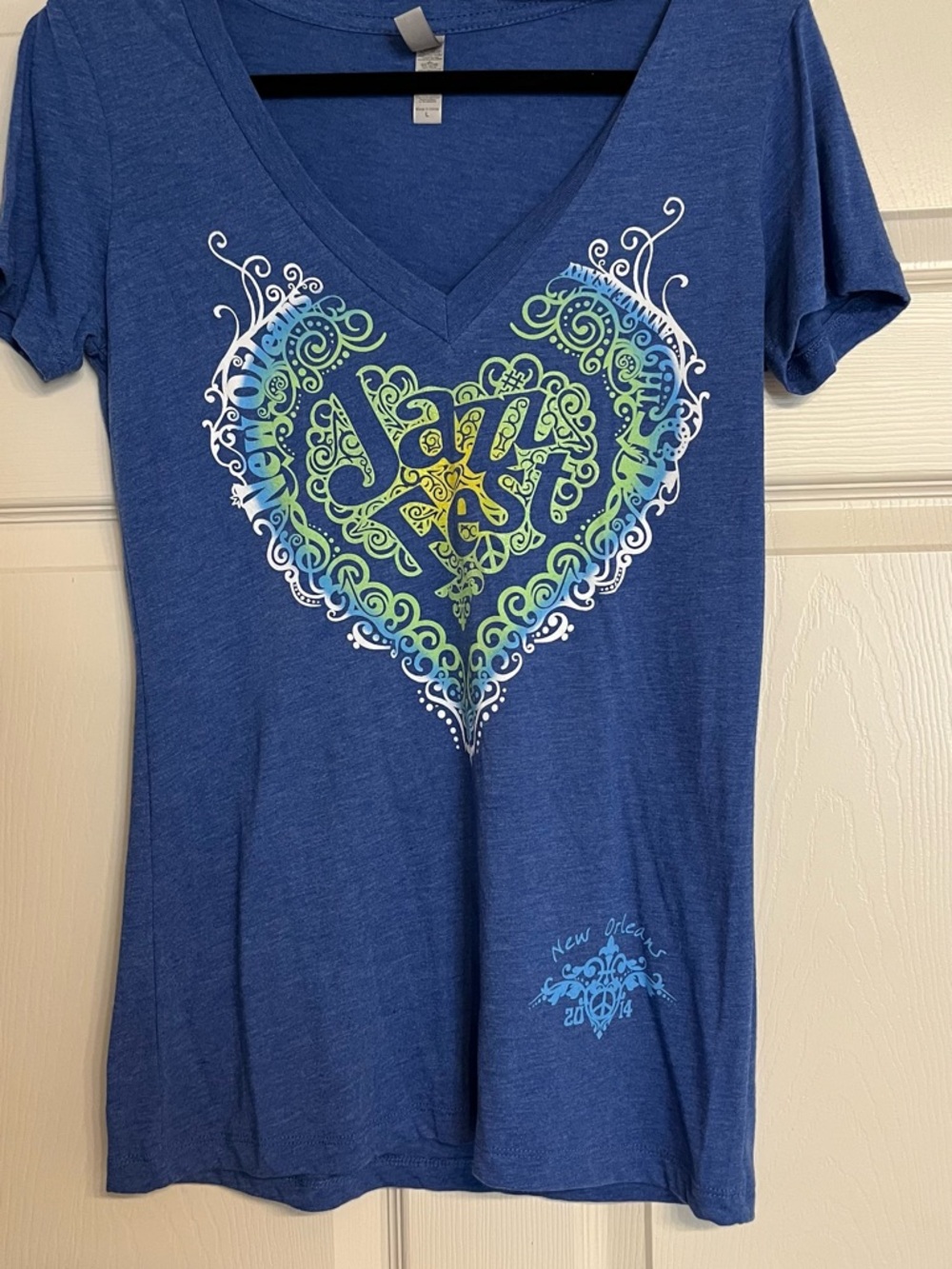 Blue Graphic V-Neck Short Sleeve Tee with Heart Design